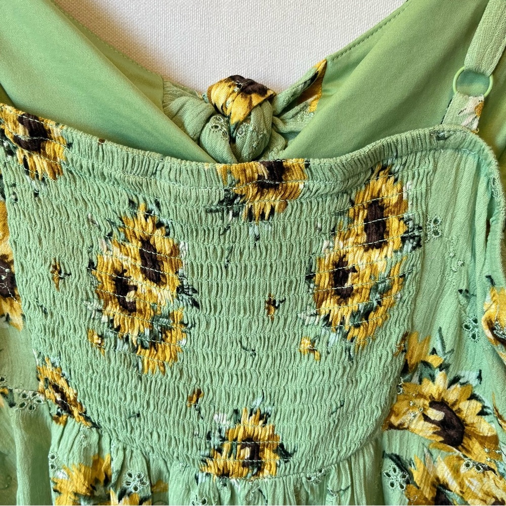 Torrid 2 Sunflower cami 2X Green floral Tied front Smocked back Womens tank top - Picture 7 of 7